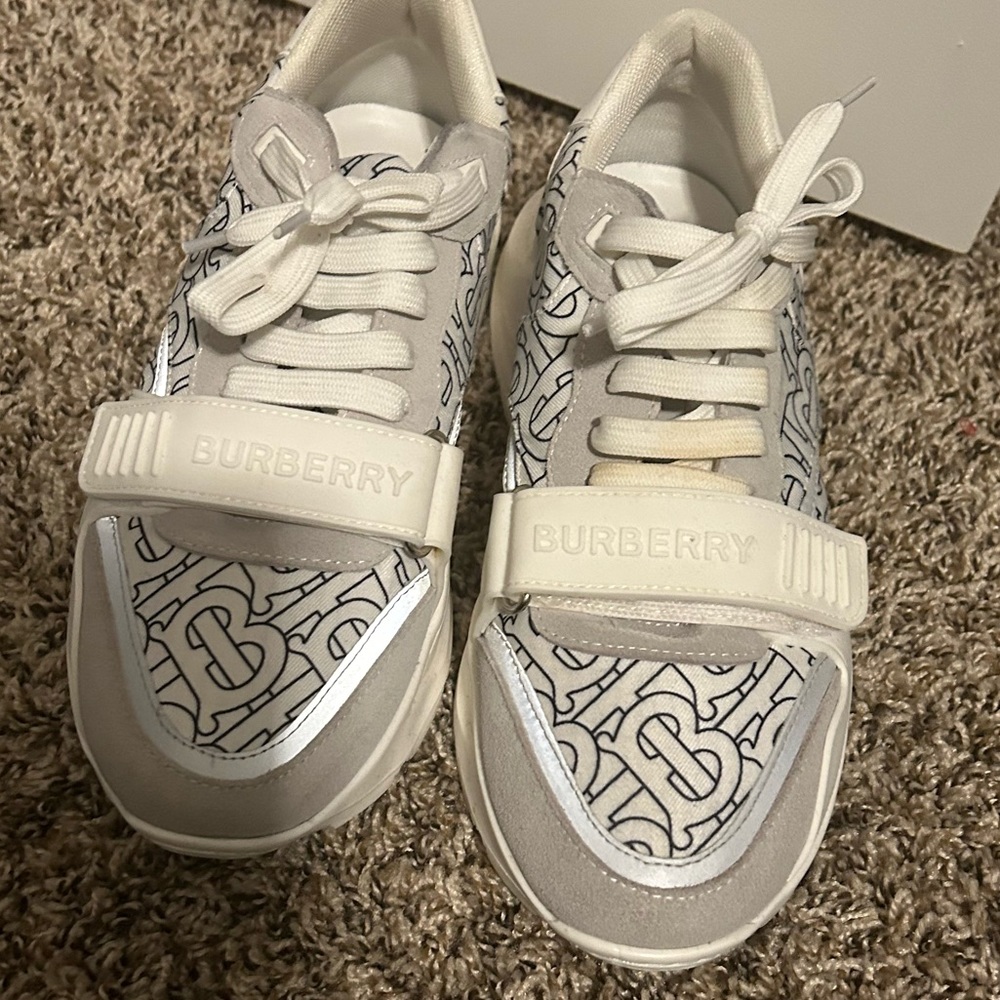 Burberry Ramsey Sneakers - Picture 6 of 6